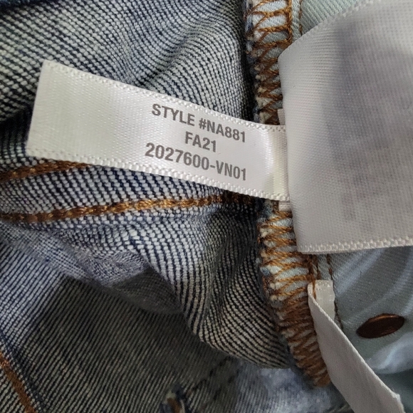 Madewell Curvy High Rise Skinny Jeans - Picture 13 of 13